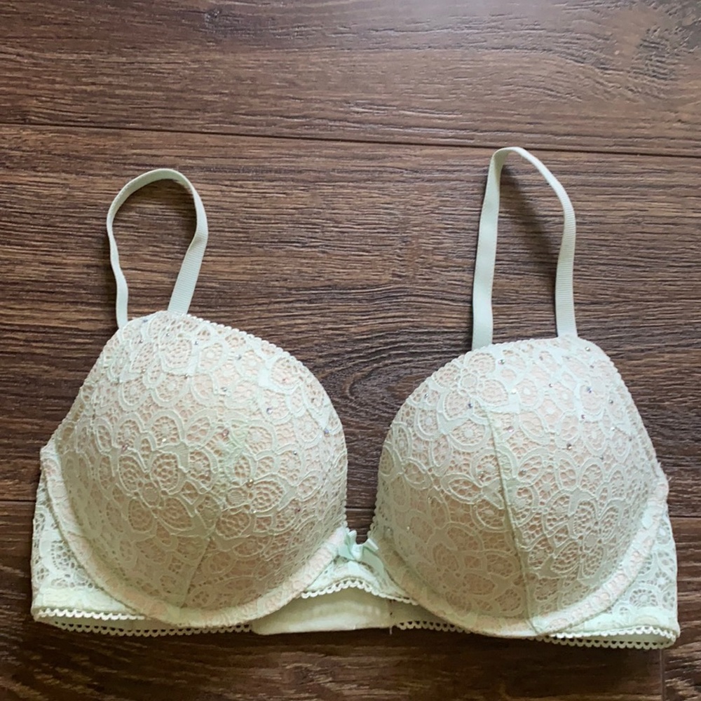 Stunning VIctoria Secrets Bra